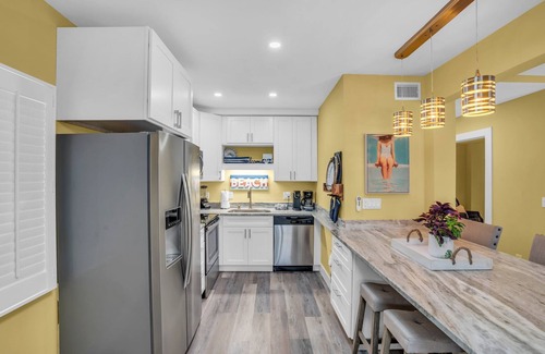 Fort Myers Beach House | 218 Canal-Front 2BR: Pool, Spa & Boat Dock Near Beach