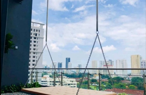 George Town Apartment | 218 Tropicana 3Bedrooms 2carparks 6-10pax