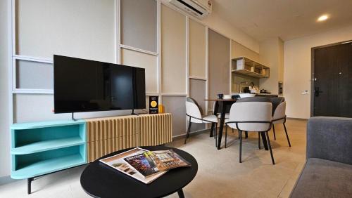 Downtown George Town Hotel | 22 Macalisterz by ALV