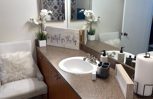 Margate Condo | ❄'22 Tuesdays!❄ $122 EVERY TUESDAY in 2022🎁 1Bdr Condo W/Sun area g Bathroom
