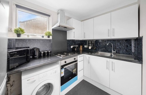 Cann Hall Apartment | 221 Dames Road E7 0EA · Long Stay 10%Off | WiFi | Parking | Sleeps 5
