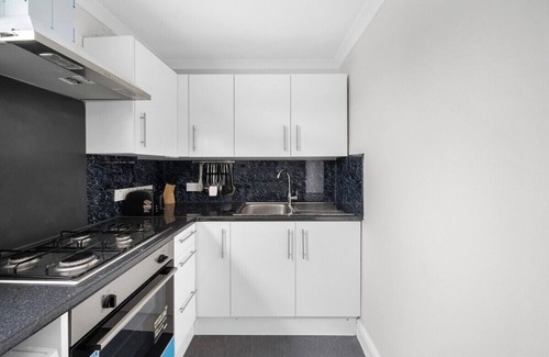 Cann Hall Apartment | 221 Dames Road E7 0EA · Long Stay 10%Off | WiFi | Parking | Sleeps 5
