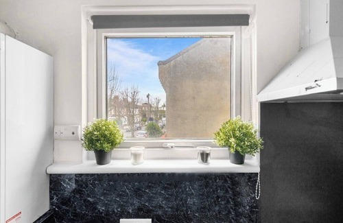 Cann Hall Apartment | 221 Dames Road E7 0EA · Long Stay 10%Off | WiFi | Parking | Sleeps 5