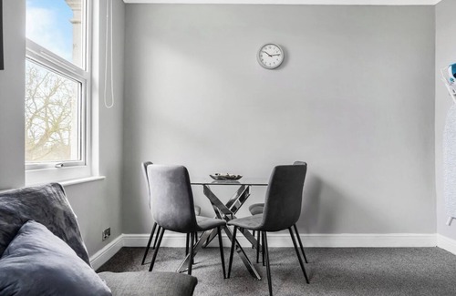 Cann Hall Apartment | 221 Dames Road E7 0EA · Long Stay 10%Off | WiFi | Parking | Sleeps 5