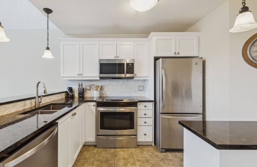 The Blue Mountains Condo | 225 Snowbridge: Free Shuttle to Blue