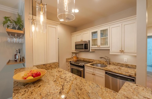 West Beach Village Condo | 2276 Shipwatch: 2BR Condo, Valuable Bike Credit, Steps from Beach