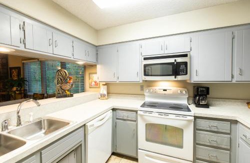 Mount Ida Apartment | 22BNC, Two bedroom, two bath log-sided condo with forest view condo
