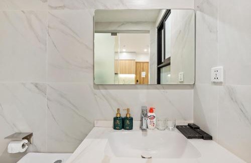Cong Vi Apartment | 22Housing Luxury Apartment near lotte tower