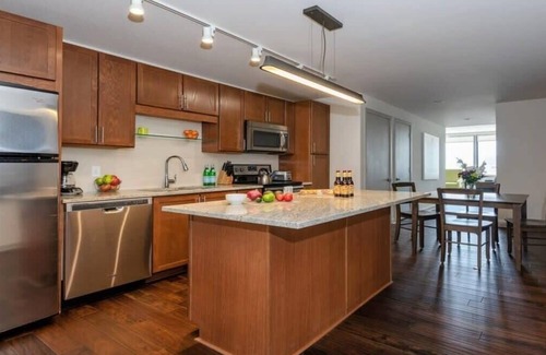 Downtown Dallas Apartment | 22nd FL Bold CozySuites w/pool, gym