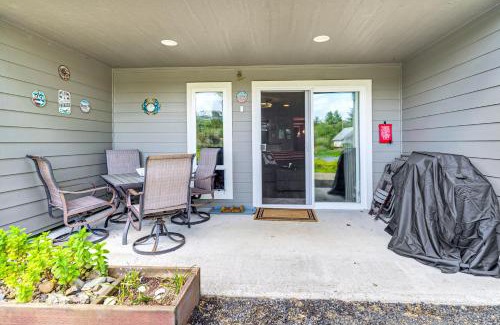 Ocean Shores Apartment | 23-Mile Canal On-Site Condo in Ocean Shores!
