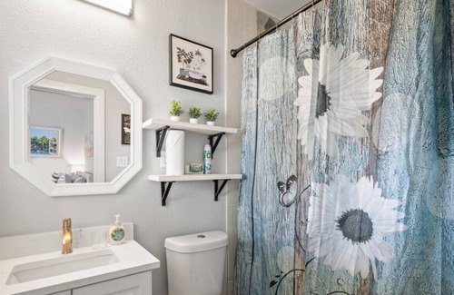 Cedar Crest Apartment | 2308 Britton Unit 2 · Adorable Cute 1BR Dallas Stay