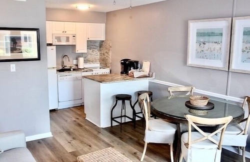 North Forest Beach Condo | #232 Breakers Beautiful Beach Front.King Bed Best location on Hilton Head