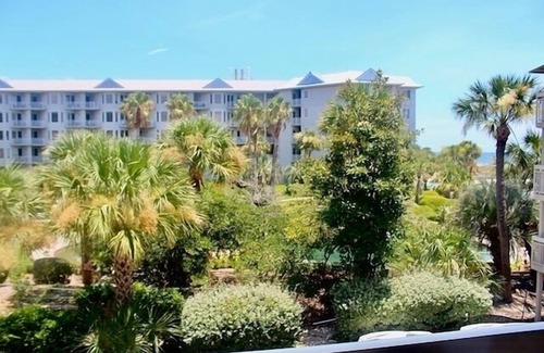 North Forest Beach Condo | #232 Breakers Beautiful Beach Front.King Bed Best location on Hilton Head