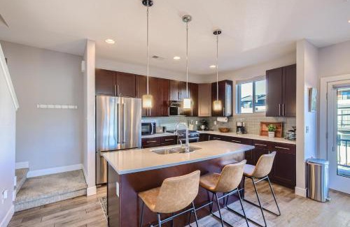 Jefferson Park House | 2332 N Clay Street Unit #3