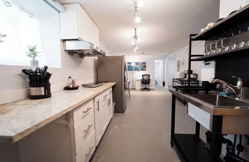 Central Berkeley Apartment | 2336C - Ground 2B1B Unit with Laundry TV near UCB