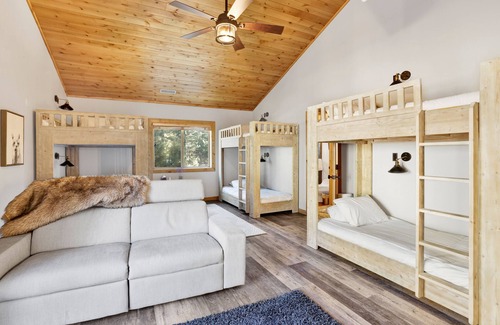 Eagle Mountain Estates Cabin | 2352-gold Rush Lodge 5 Bedroom Cabin by RedAwning