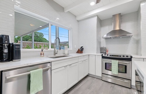 Delray Beach House | 237 Delray Luxe: 4BR Villa w/Heated Pool + Beautiful Outdoor Living Space