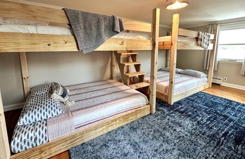 Edwardsburg House | 23822 S Shore Dr - Cascade Cove · Eagle Lake Front Sleeps 14, 28 min to Notre Da