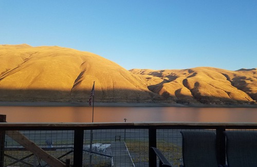 Huntington Boat Rental | 24 foot pontoon boat/located on Snake River Brownlee reseviour