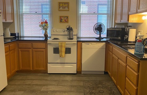 Central Area Apartment | 240 State St NE Salem Oregon "TIGER STATION LOFT A"