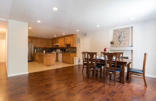 Oakland House | 2400 - Spacious 3B2B House Close to Zoo, Coliseum, FWY & BART
