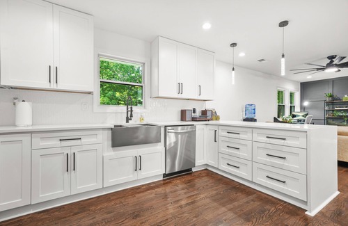 Church Street House | 25+ Couples & Families 2 BD 1BA Near Mercedes Benz Stadium, Hartsfield-Jackson