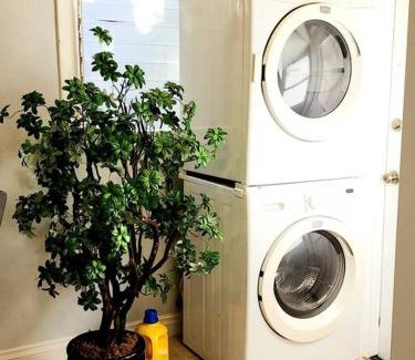 Pasadena Apartment | 25,Detached charming house Close to old town Pasadena King-bed! 625