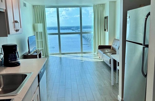 Downtown Historic District Apartment | 25 floors up. Endless views down.