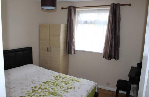 Stratford Apartment | 25 Idmiston Road