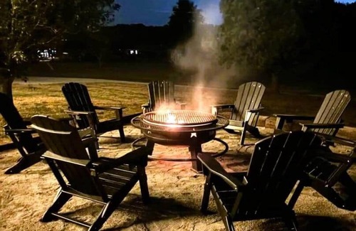Greenbrier House | 25 Miles to Nashville-Pool, Fire-pit, Arcade Game