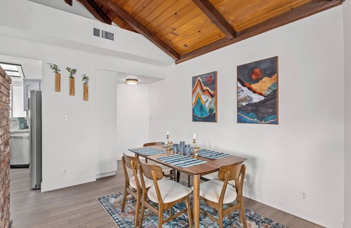 Oakhurst House | 25 Mins to Yosemite - Hot Tub - BBQ - Walk to Town