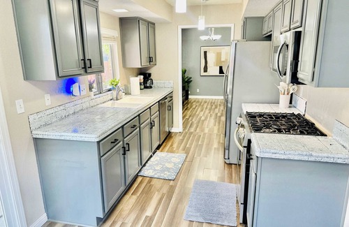 Sparks House | 25 minutes to Tesla/Sleeps 9