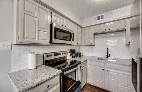 Irving Apartment | 25% OFF 1BD Apt, Pool, HWY183/121, DFW - Irving