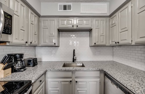 Irving Apartment | 25% OFF 1BD Apt, Pool, HWY183/121, DFW - Irving