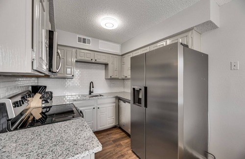 Irving Apartment | 25% OFF 1BD Apt, Pool, HWY183/121, DFW - Irving
