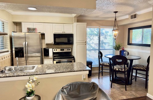 Irving Apartment | 25% Off I02 - DFW Modern Condo 2BD1BA near Airport & Medical