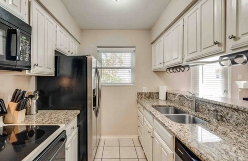 Irving Apartment | 25% OFF I12 -DFW Grd Flr Modern Furn. Condo 2BD1BA