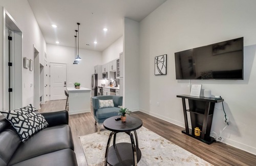 Addison Apartment | 25% Off Luxe 1BD Pool Beltline Rd - Addison