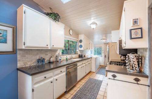 Pierpont Bay House | 25%Off Sept 25-28! Hot Tub To Beach, Great Reviews