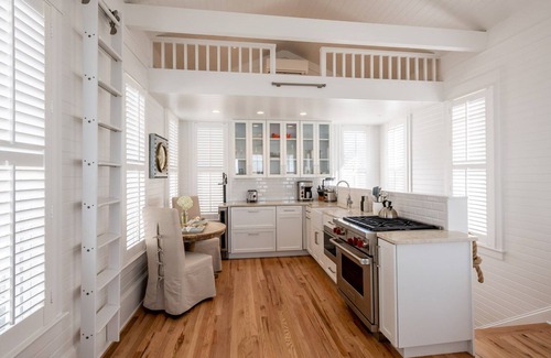 Seaside House | 25% SALE Thru FALL~"Magnolia Honeymoon Cottage"~Seaside Beachfront~Couples Only