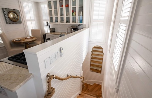 Seaside House | 25% SALE Thru FALL~"Magnolia Honeymoon Cottage"~Seaside Beachfront~Couples Only