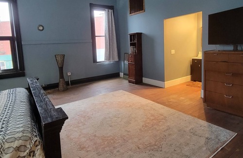 North Salem Apartment | 2500 SQ FT Flat, Small Town, Great Food & Shopping. Upstairs, no elevator. 1891