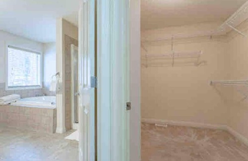 Springbank Hill Villa | 2500 sq house in Springbank Hill BL 261818