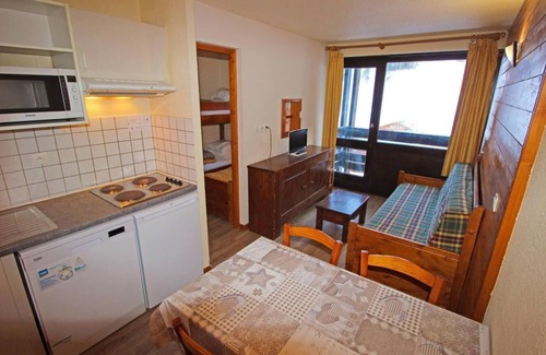 Villarodin-Bourget Apartment | 250m from ski slopes, 2nd floor, balcony, tv, ski locker, 25m², La Norma
