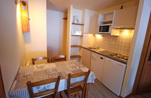 Villarodin-Bourget Apartment | 250m from ski slopes, 2nd floor, balcony, tv, ski locker, 25m², La Norma