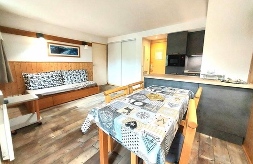 Plagne 1800 Apartment | 250m from ski slopes, floor -2, view ski slopes, swimming pool, balcony, tv, ski locker, 40m²
