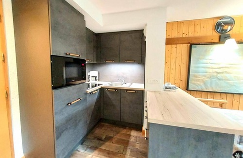 Plagne 1800 Apartment | 250m from ski slopes, floor -2, view ski slopes, swimming pool, balcony, tv, ski locker, 40m²