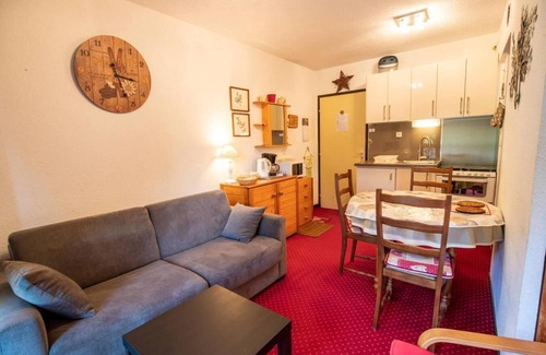 Villarodin-Bourget Apartment | 250m from ski slopes, Ground floor, terrace, parking, tv, 30m², La Norma