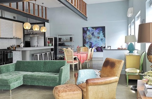 Te Aro Apartment | 250SQM Style Loft Apartment, Steam Shower & Sauna