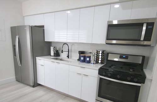 Flagami Apartment | 251 Airport Top House Apartments